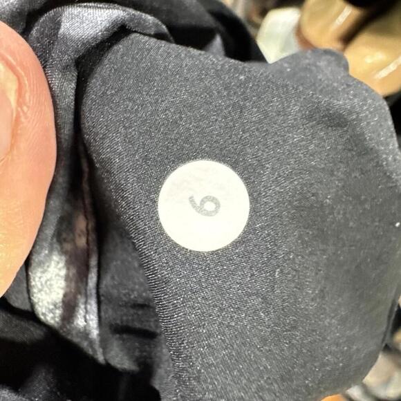 Lululemon shorts 6 black tie dye athletic athleisure preppy  running workout - Picture 5 of 6